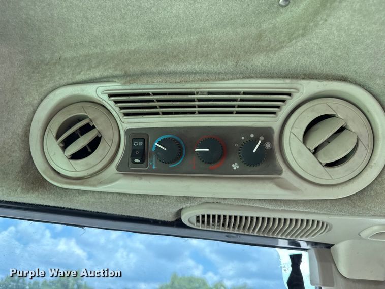 image for item EU2034 2013 John Deere 5101E MFWD tractor