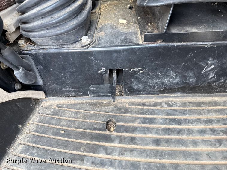 image for item EU2034 2013 John Deere 5101E MFWD tractor