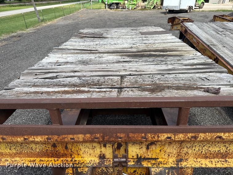 image for item EU2035 1983 Wisconsin 1900-18 equipment trailer