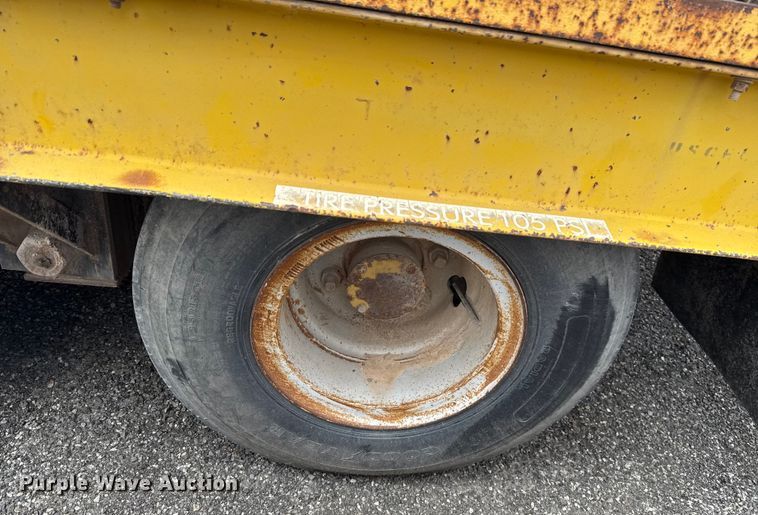 image for item EU2035 1983 Wisconsin 1900-18 equipment trailer