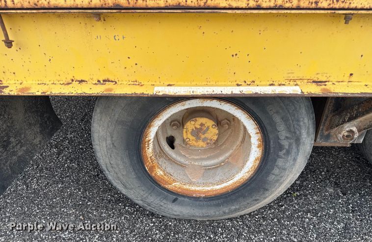 image for item EU2035 1983 Wisconsin 1900-18 equipment trailer