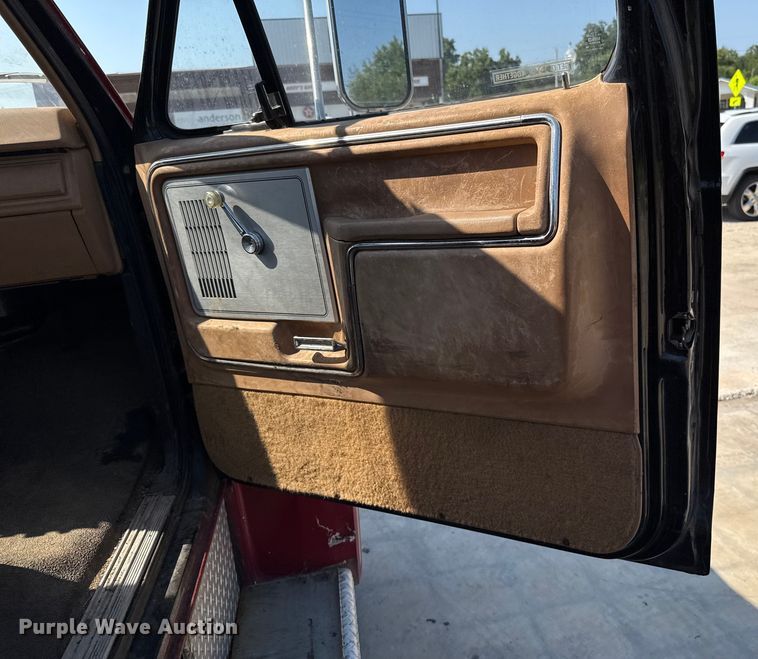 image for item EU2053 1985 Ford F827 pumper fire truck