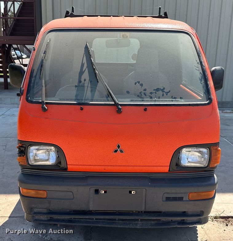 image for item EU2054 1997 Mitsubishi mini truck