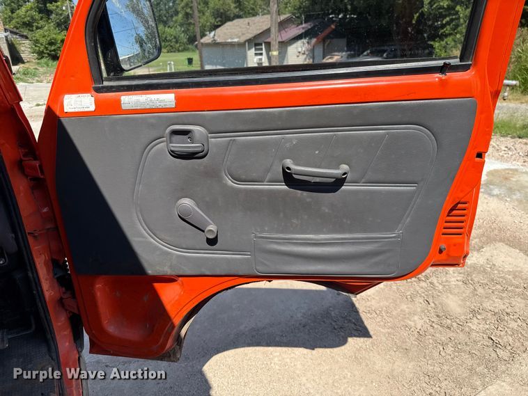 image for item EU2054 1997 Mitsubishi mini truck