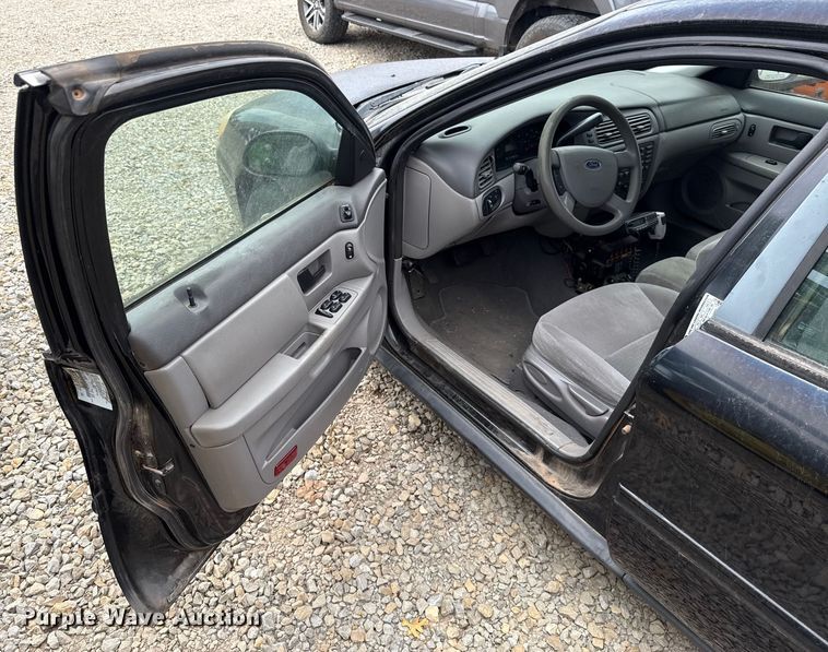 image for item EU2095 2006 Ford Taurus SE 