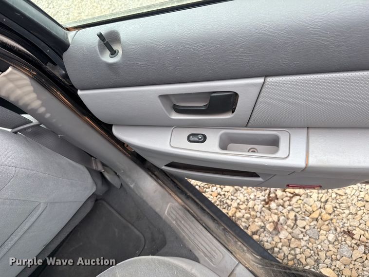 image for item EU2095 2006 Ford Taurus SE 