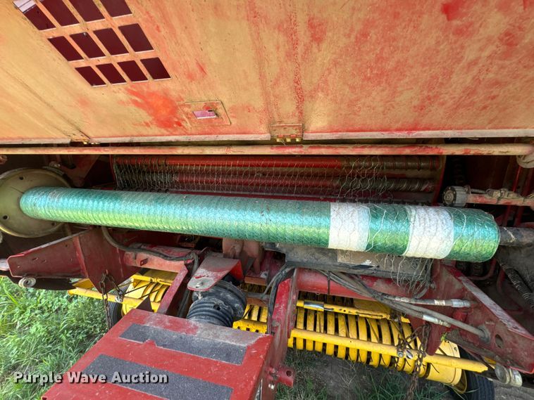 image for item DK0002 2008 New Holland BR7090 round baler