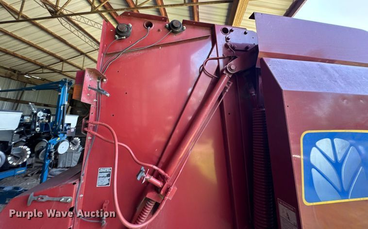 image for item DK0002 2008 New Holland BR7090 round baler