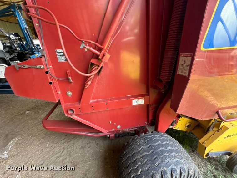 image for item DK0002 2008 New Holland BR7090 round baler