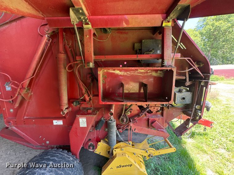 image for item DK0002 2008 New Holland BR7090 round baler