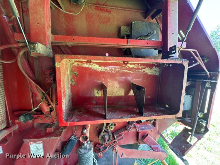 image for item DK0002 2008 New Holland BR7090 round baler