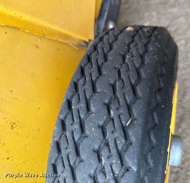 image for item DK0002 2008 New Holland BR7090 round baler