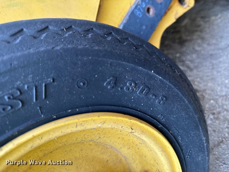 image for item DK0002 2008 New Holland BR7090 round baler