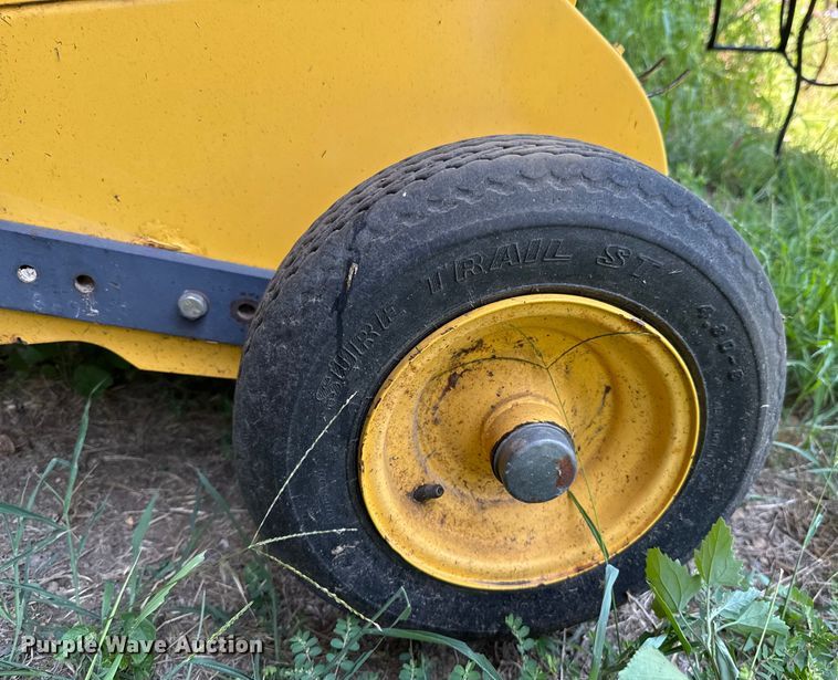 image for item DK0002 2008 New Holland BR7090 round baler