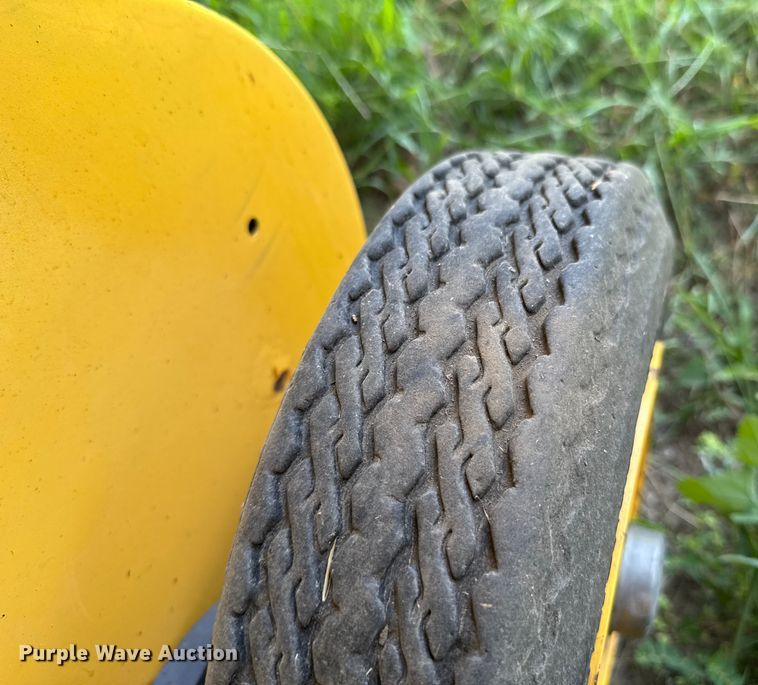 image for item DK0002 2008 New Holland BR7090 round baler