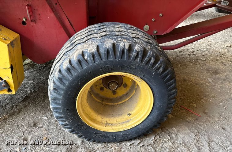 image for item DK0002 2008 New Holland BR7090 round baler