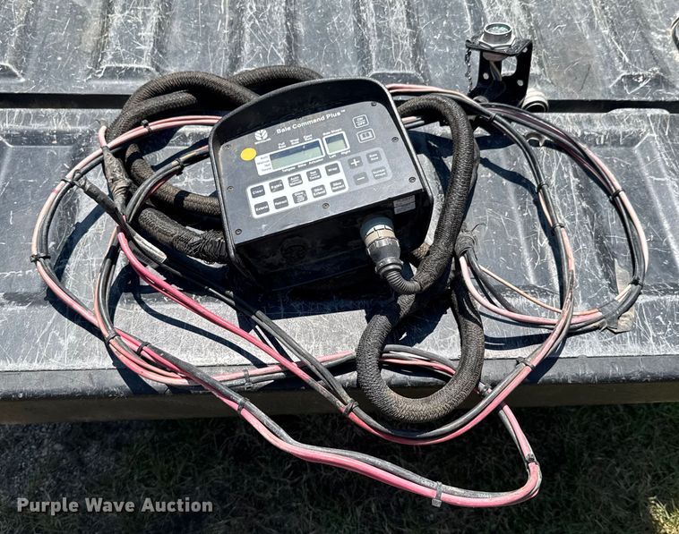 image for item DK0002 2008 New Holland BR7090 round baler