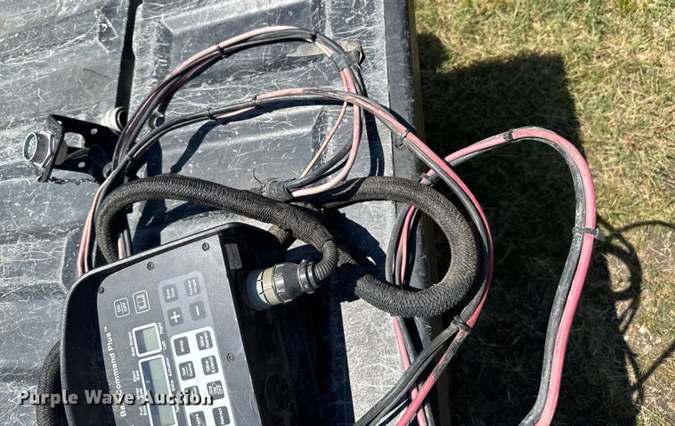 image for item DK0002 2008 New Holland BR7090 round baler