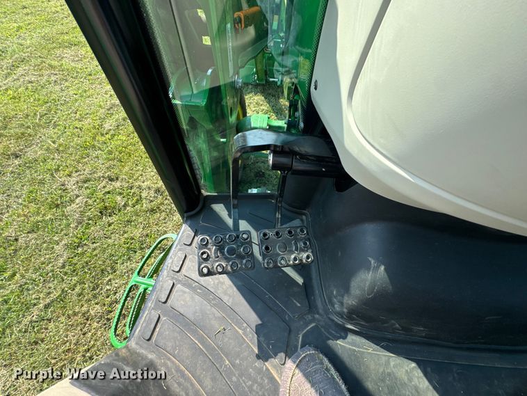 image for item DK0013 2022 John Deere 4066R tractor