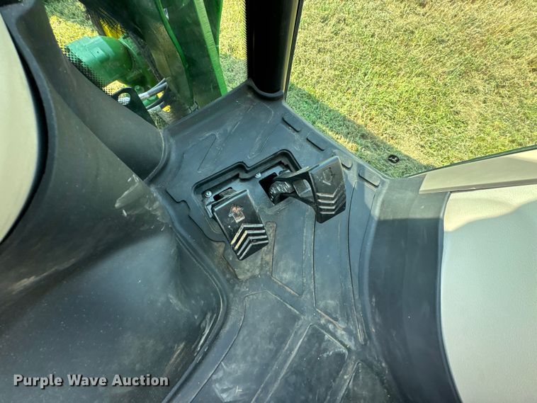 image for item DK0013 2022 John Deere 4066R tractor