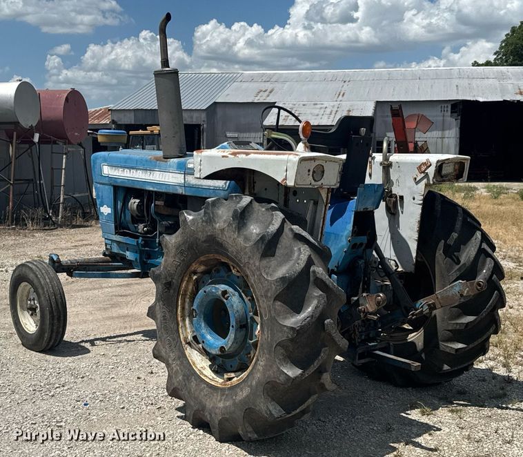 image for item DO0900 1972 Ford 7000 tractor