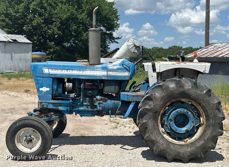 image for item DO0900 1972 Ford 7000 tractor