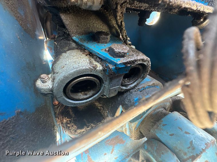 image for item DO0900 1972 Ford 7000 tractor