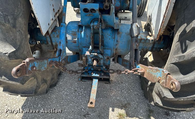 image for item DO0900 1972 Ford 7000 tractor