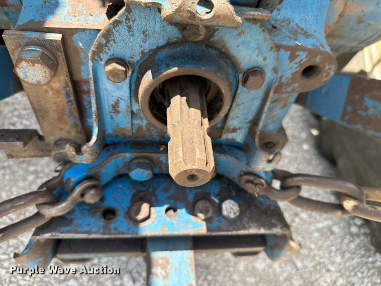 image for item DO0900 1972 Ford 7000 tractor