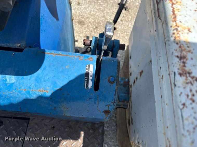 image for item DO0900 1972 Ford 7000 tractor