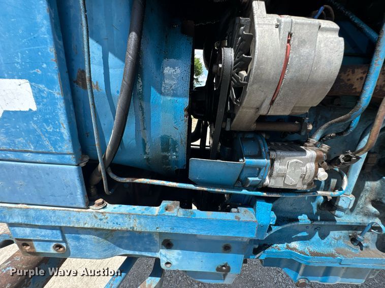 image for item DO0900 1972 Ford 7000 tractor