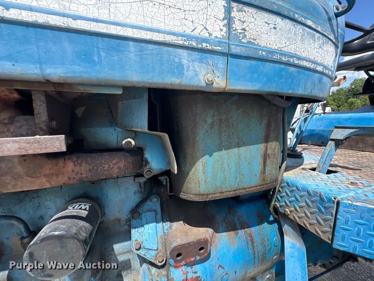 image for item DO0900 1972 Ford 7000 tractor