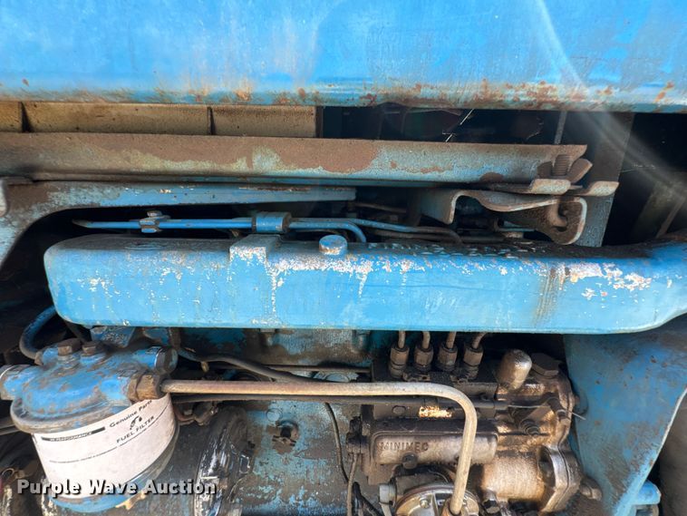 image for item DO0900 1972 Ford 7000 tractor