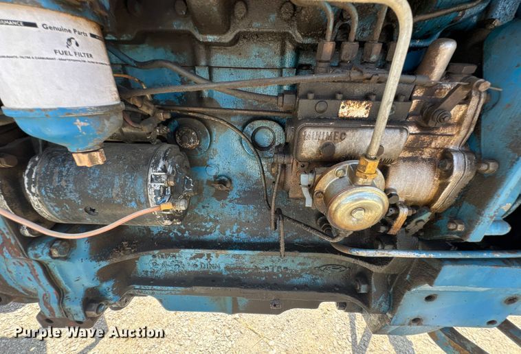 image for item DO0900 1972 Ford 7000 tractor