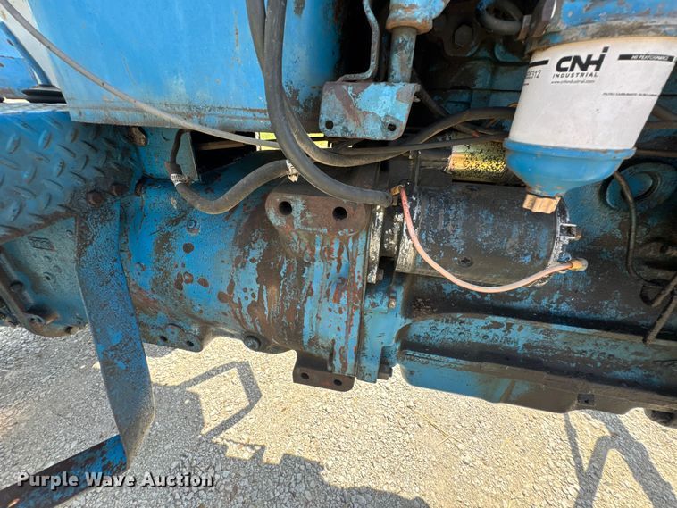 image for item DO0900 1972 Ford 7000 tractor