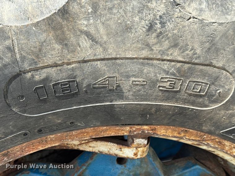 image for item DO0900 1972 Ford 7000 tractor