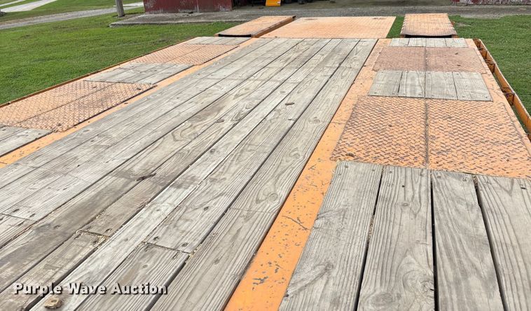 image for item DW7244 2004 Big Tex 25GN-24+5 equipment trailer