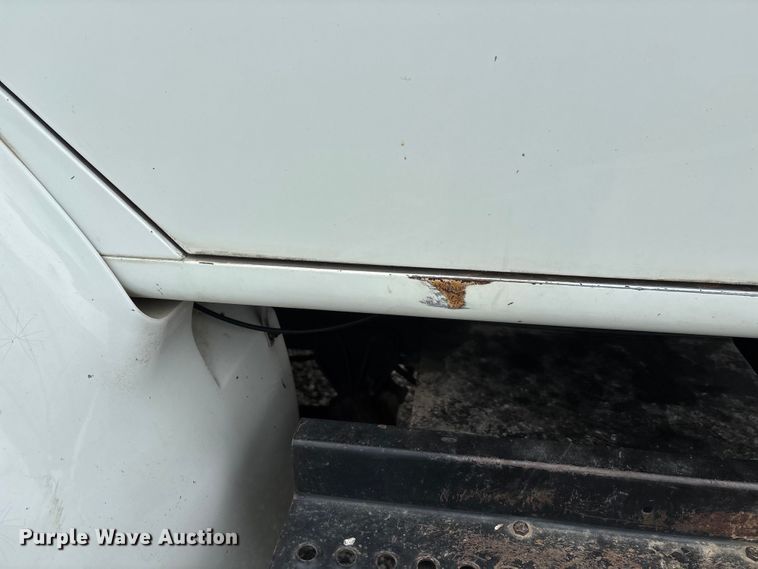 image for item DW7245 1993 International 8200 semi truck