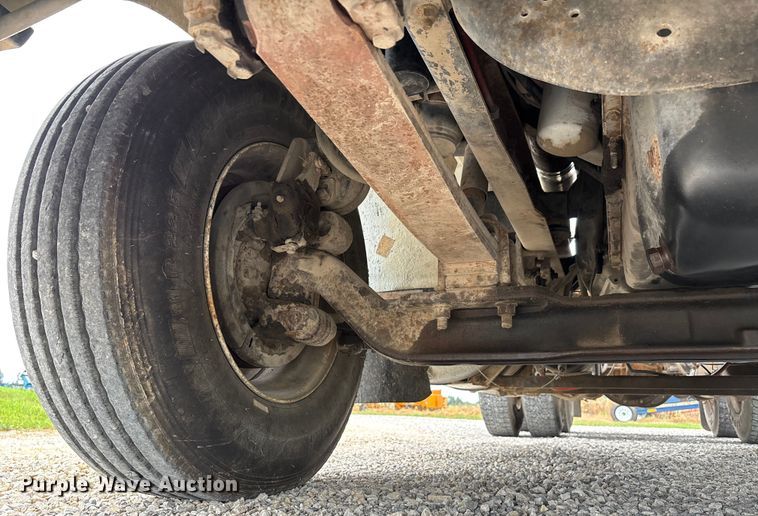 image for item DW7245 1993 International 8200 semi truck