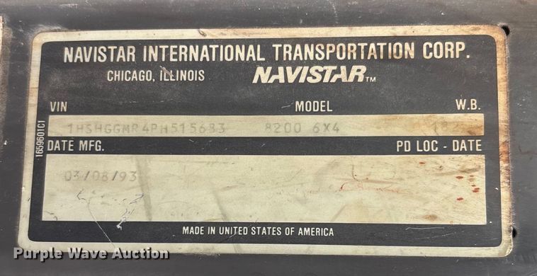 image for item DW7245 1993 International 8200 semi truck