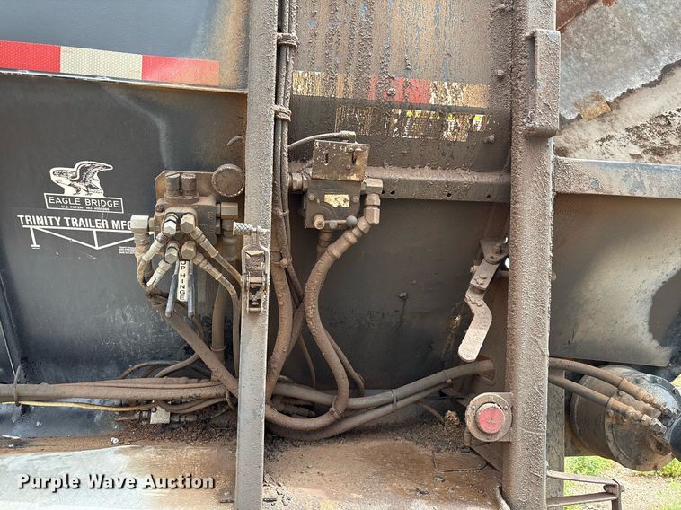 image for item DX7983 2011 Trinity Eagle Bridge live bottom trailer