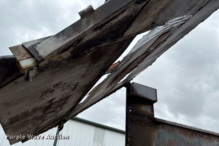 image for item DX7983 2011 Trinity Eagle Bridge live bottom trailer