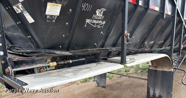image for item DX7983 2011 Trinity Eagle Bridge live bottom trailer