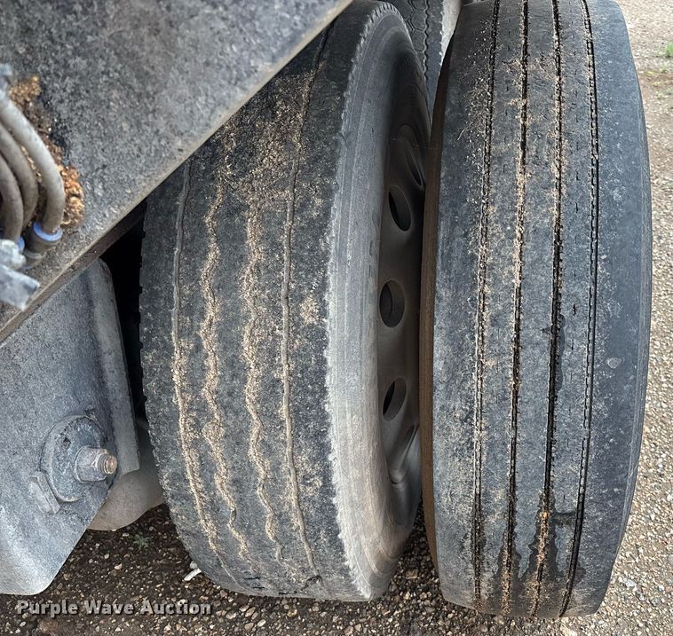 image for item DX7983 2011 Trinity Eagle Bridge live bottom trailer