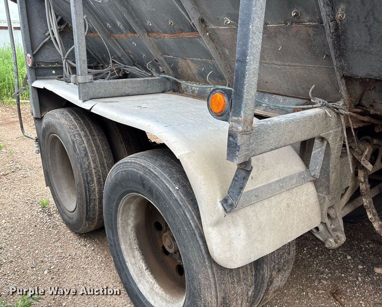 image for item DX7989 2010 Trinity Eagle Bridge live bottom trailer