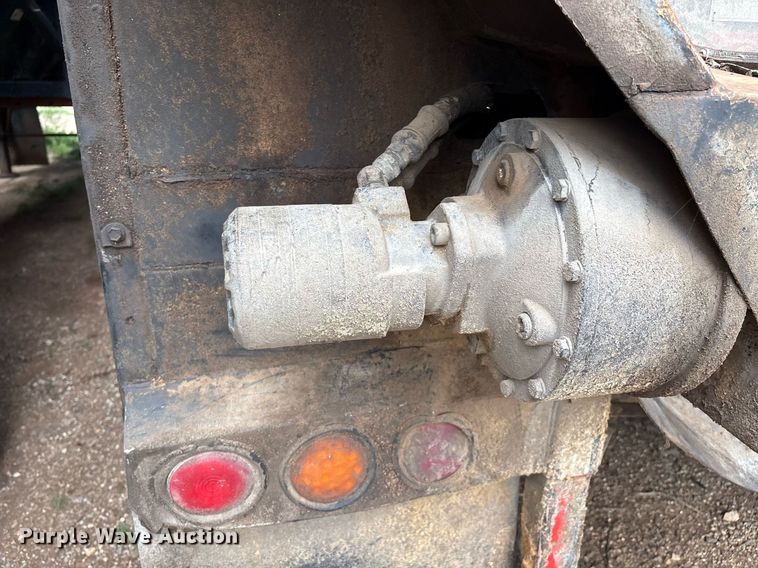 image for item DX7989 2010 Trinity Eagle Bridge live bottom trailer