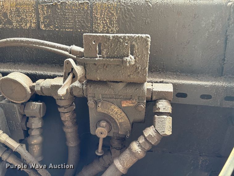 image for item DX7989 2010 Trinity Eagle Bridge live bottom trailer