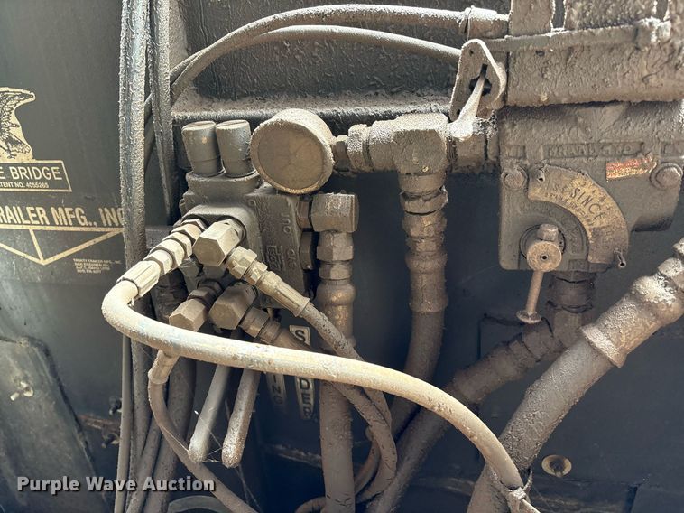 image for item DX7989 2010 Trinity Eagle Bridge live bottom trailer