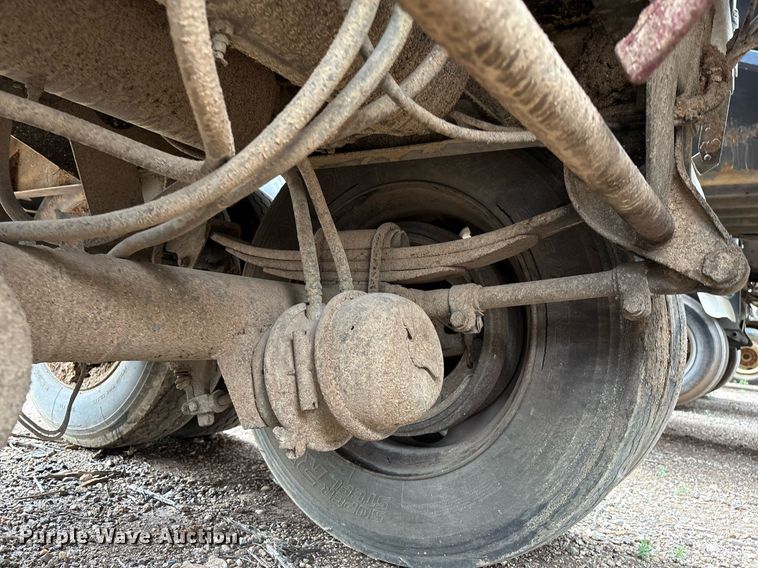 image for item DX7989 2010 Trinity Eagle Bridge live bottom trailer