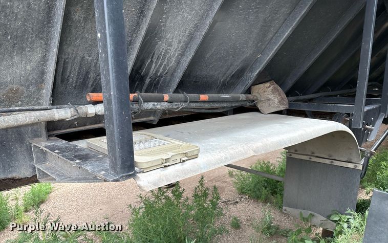 image for item DX7989 2010 Trinity Eagle Bridge live bottom trailer